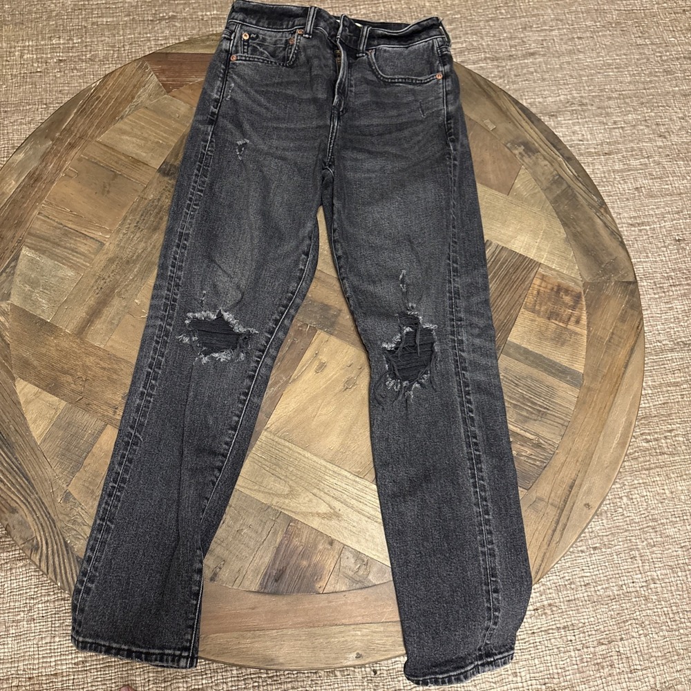 AE77 American Eagle Mom Jeans Size 2 Black Distressed Faded Stretch